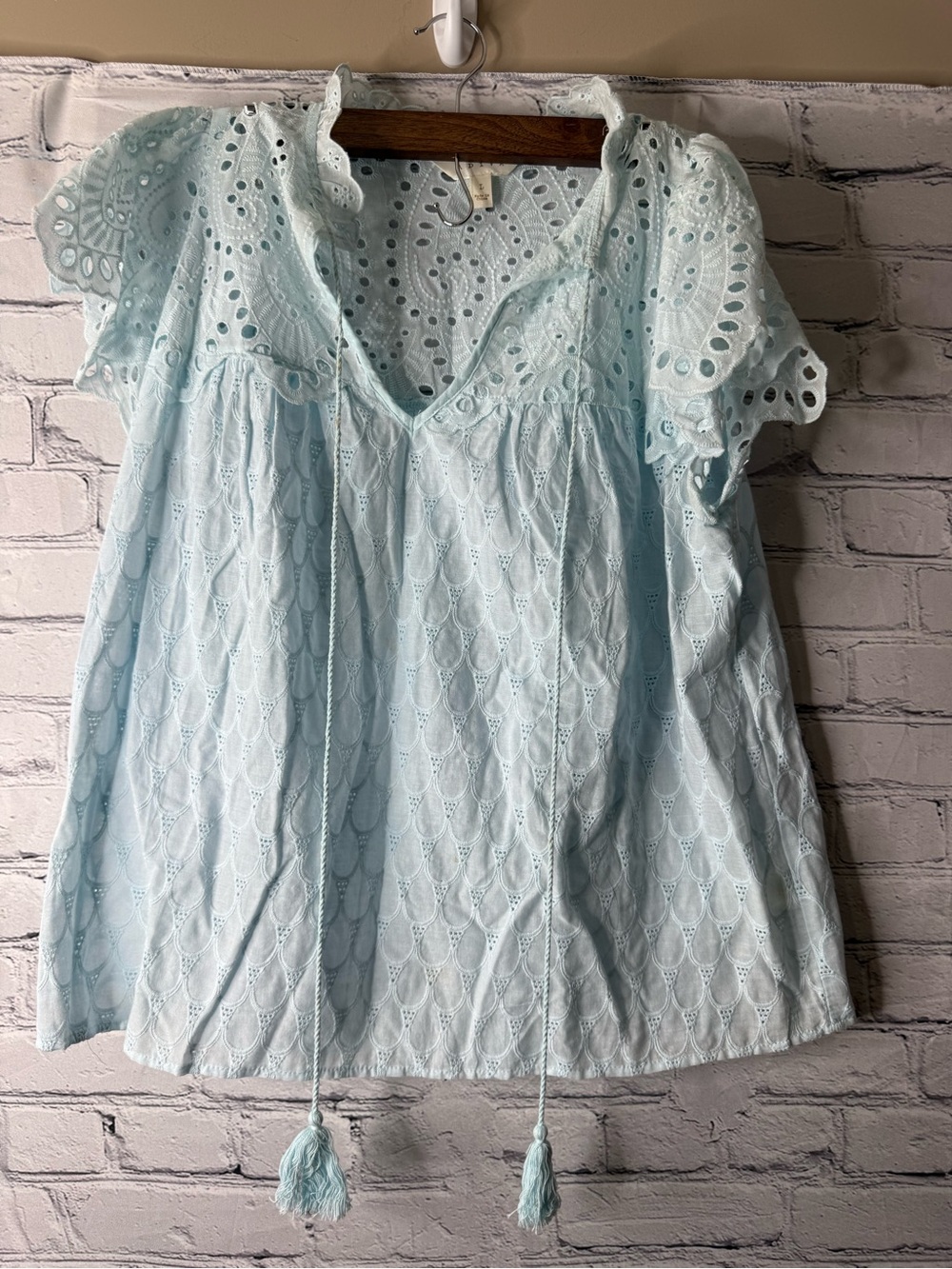 Adiva Blue Eyelet lace ruffle sleeve blouse size large